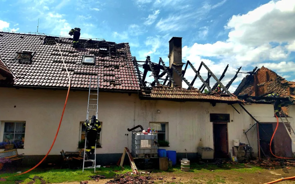 Při požáru domu vznikla škoda zhruba tři miliony korun
