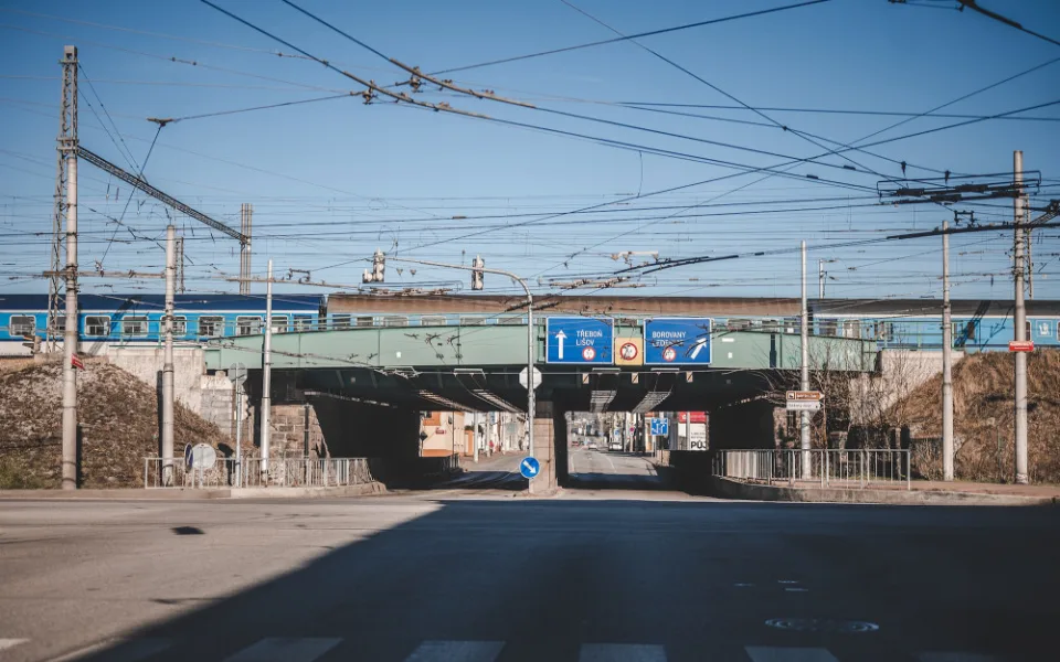 Oprava trolejí částečně uzavře viadukt v Českých Budějovicích