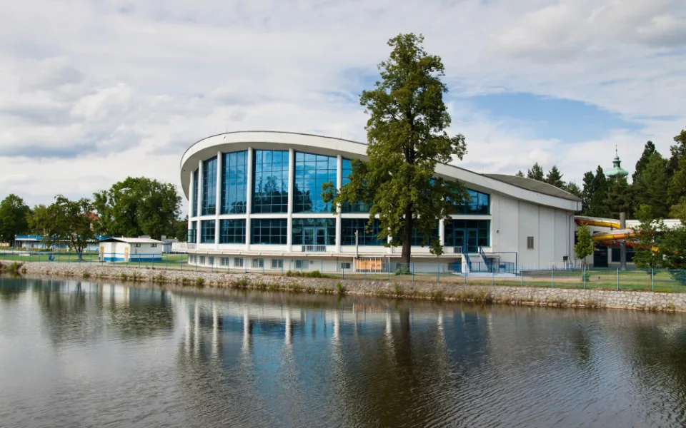 Přivítejte léto Dnem bazénu s teplárnou a plavte plnou energií