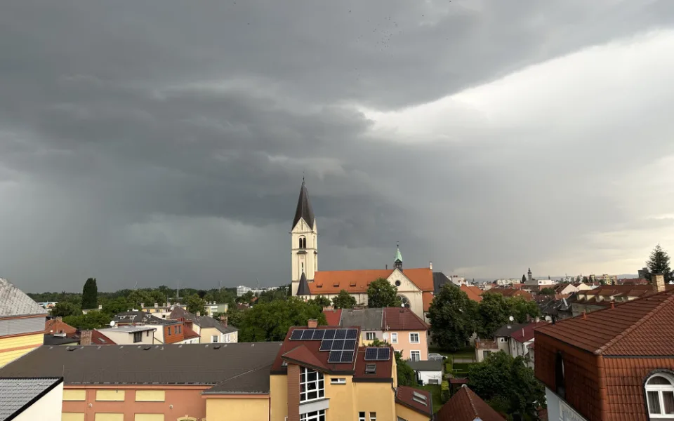Horka dnes večer ukončí bouřky. Platí výstraha s extrémním stupněm nebezpečí