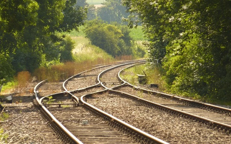 railway-line-gfc38cc1ae_640
