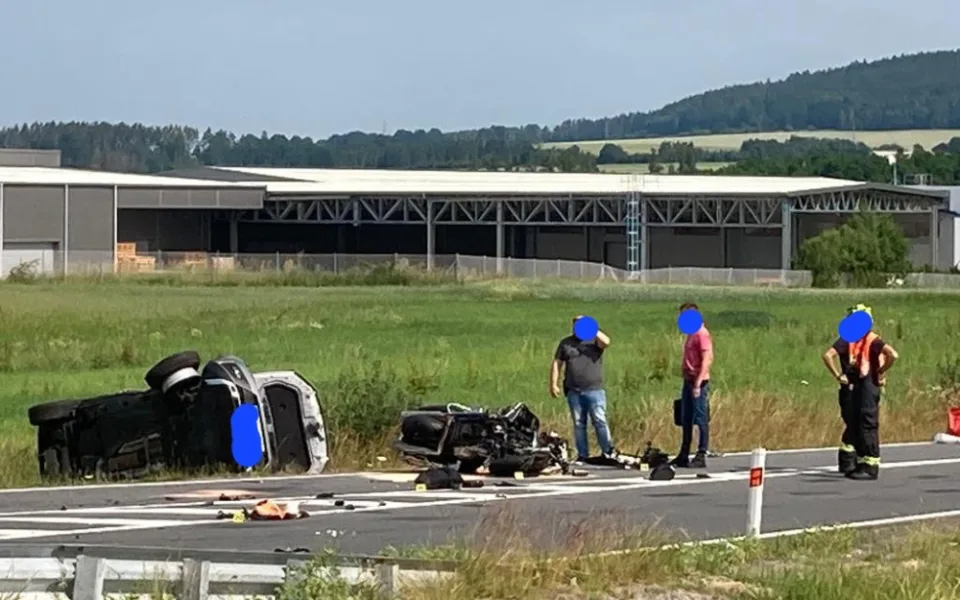 Tragická nehoda na jihu Čech. Auto se srazilo s motorkou