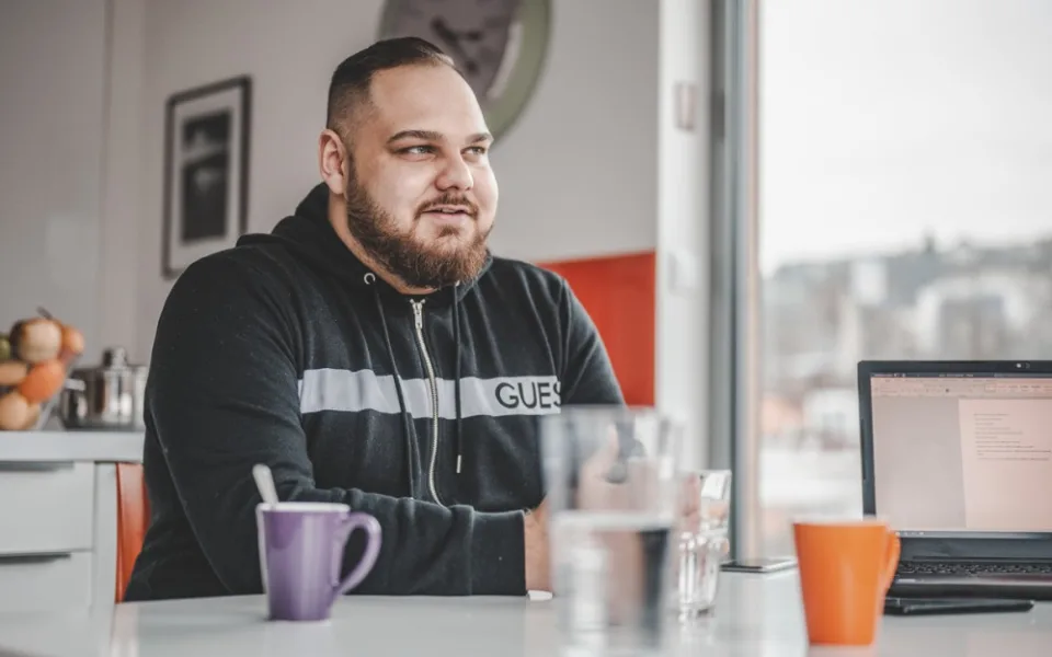 Romové bojovali proti kolektivní vině, teď hází do jednoho pytle Ukrajince, říká komik Daniel Ferenc