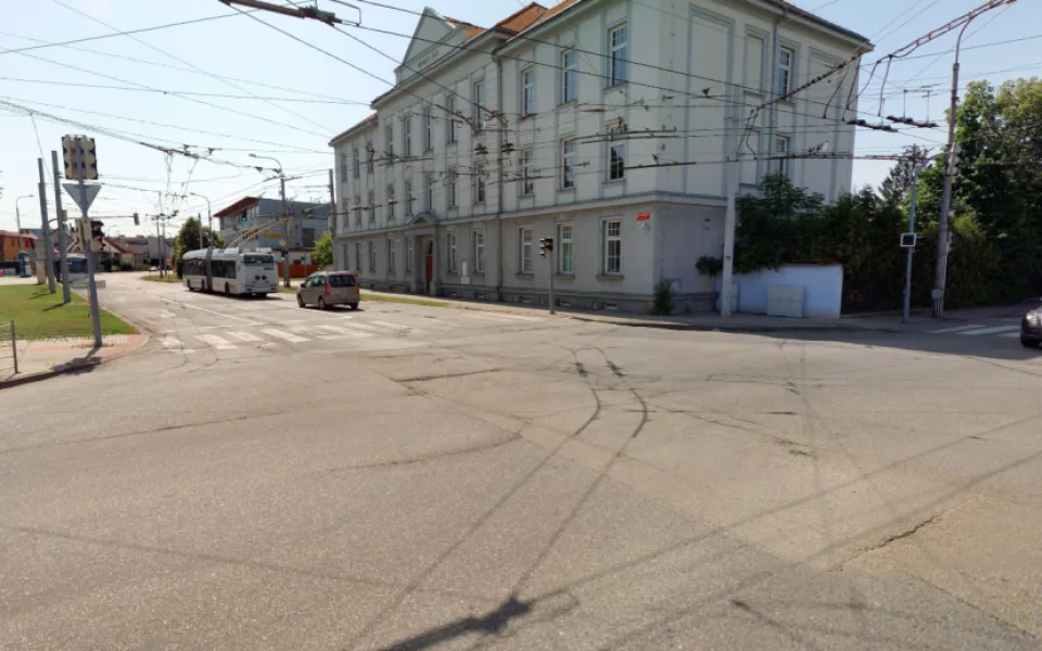Oprava plynovodu uzavře na více než měsíc rušnou křižovatku v Českých Budějovicích