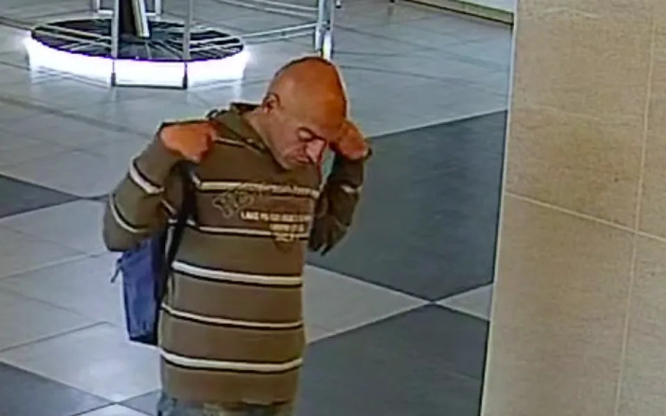 Policie pátrá po totožnosti muže. Může pomoct s vyšetřováním