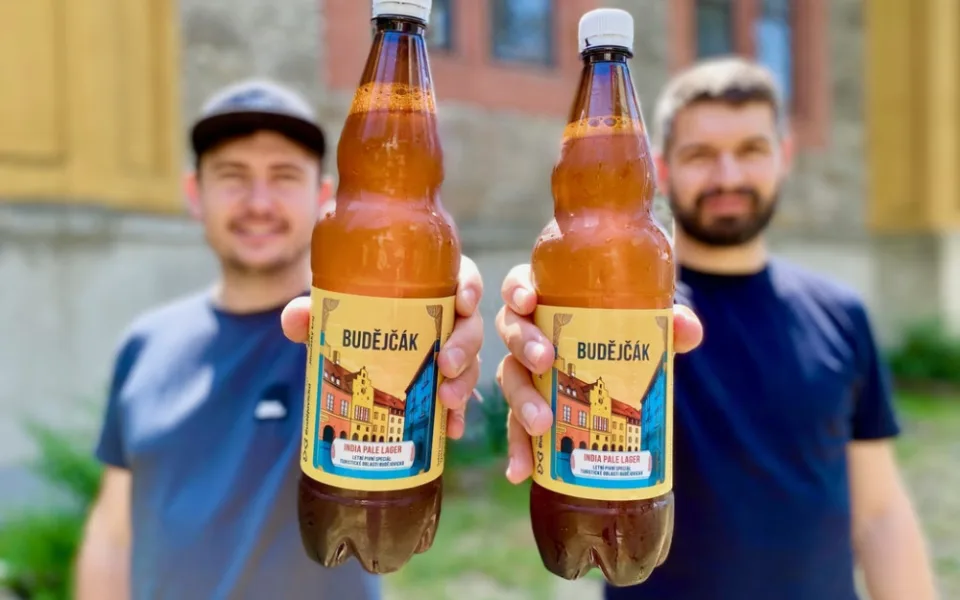 Budějčák je na světě. Pivo na podporu cestovního ruchu už je v lahvích