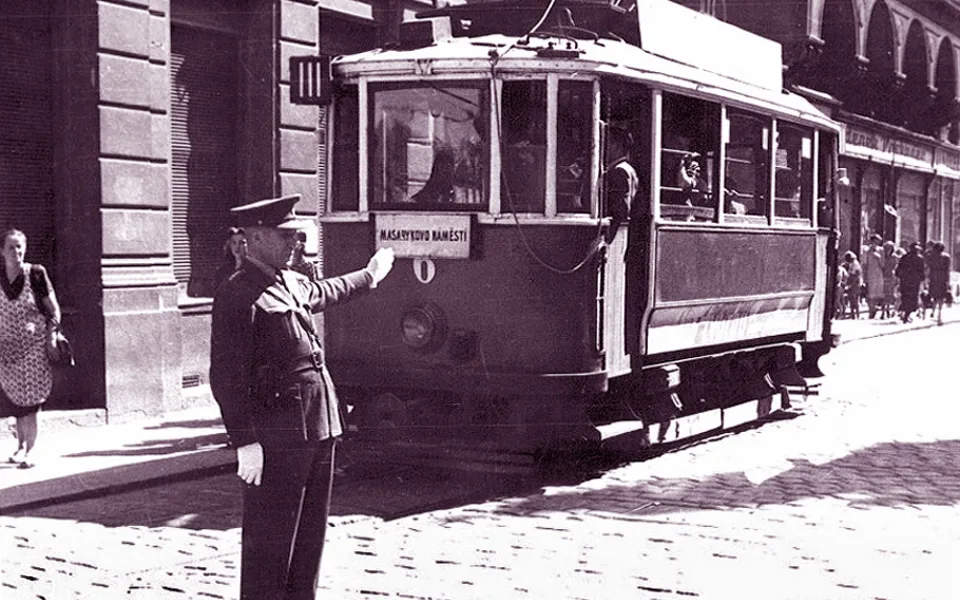 Připomíná se, že možná se v ČB odehrával některý z příběhů Rychách šípů. Asi ne, ale steně spisovatele Jaroslava Foglara nějak Budějovice zaujaly.
