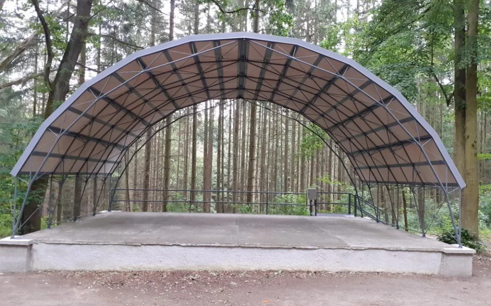 Město opravilo lesní amfiteátr Pintovka. Nabízí ho k pronájmu