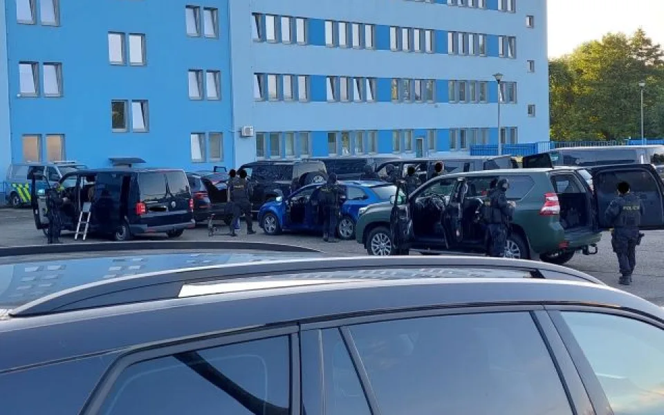 Policii se podařilo dopadnout internetové podvodníky. Z obětí vylákali miliony korun