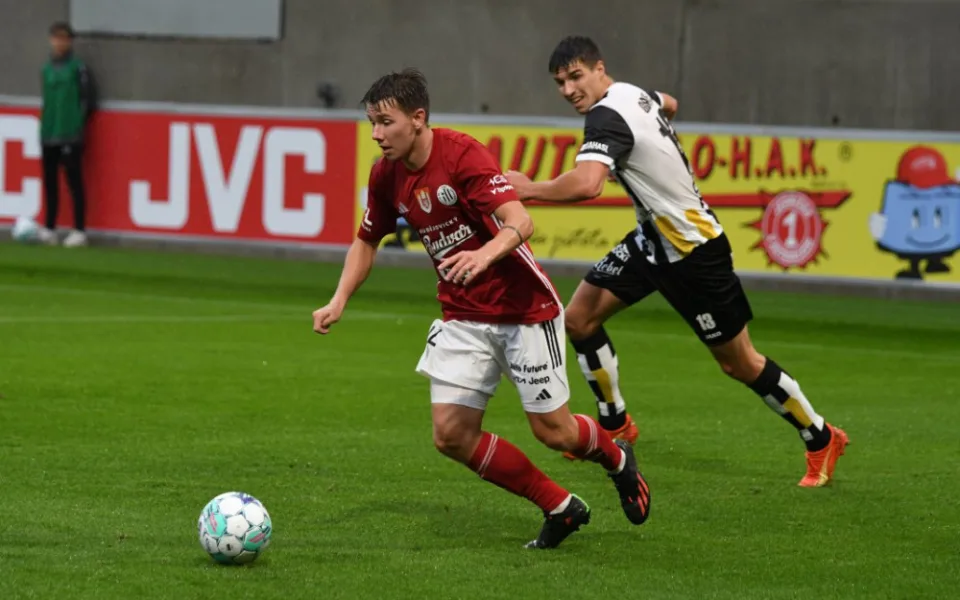 Dynamo na novém stadionu v Hradci vysoko prohrálo