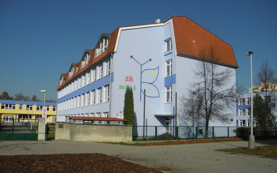 ZŠ Máj na stejnojmenném sídlišti v Českých Budějovicích.