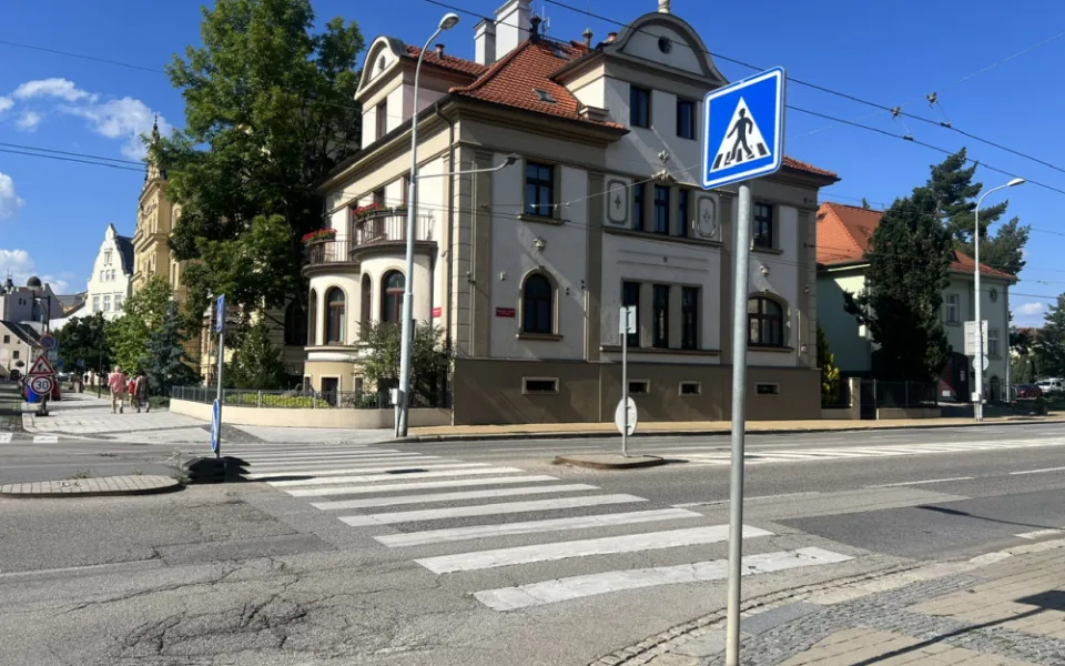 Rekonstrukce Slavie uzavře na rok cyklostezku. Na hlavní silnici chce dát město semafory