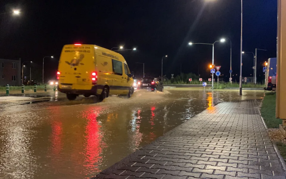 Město řeší následky sobotní bouře. Primátorka svolala krizový štáb
