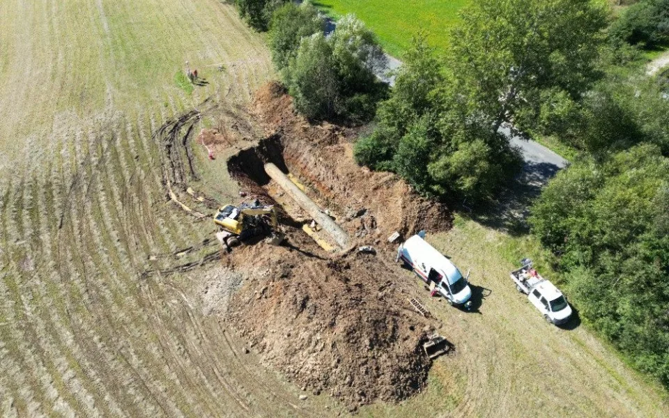 Na hlavním přivaděči vody došlo k havárii, záložní zdroje pomohly i krajskému městu