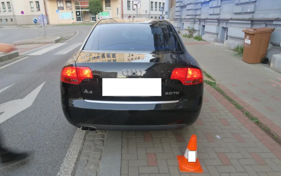 Řidič před policisty naboural do značky, pak nadýchal přes 3,5 promile