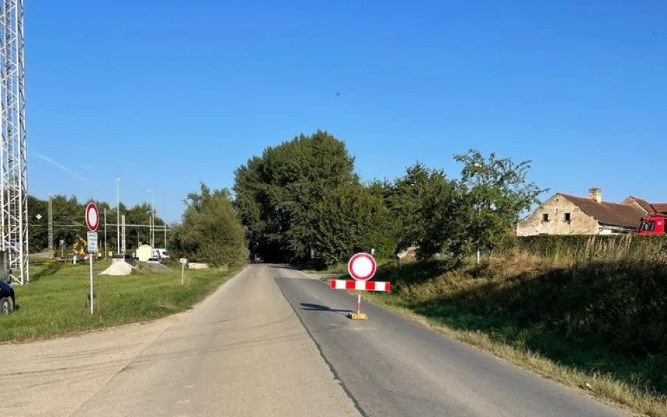 Uzavírka u staveniště dálnice skončí v pátek, řidičům se silnice otevře o den později