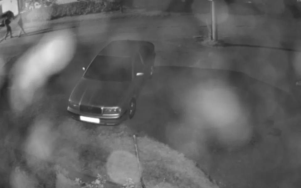 Policie hledá zloděje, který ukradl motorku zaparkovanou před domem
