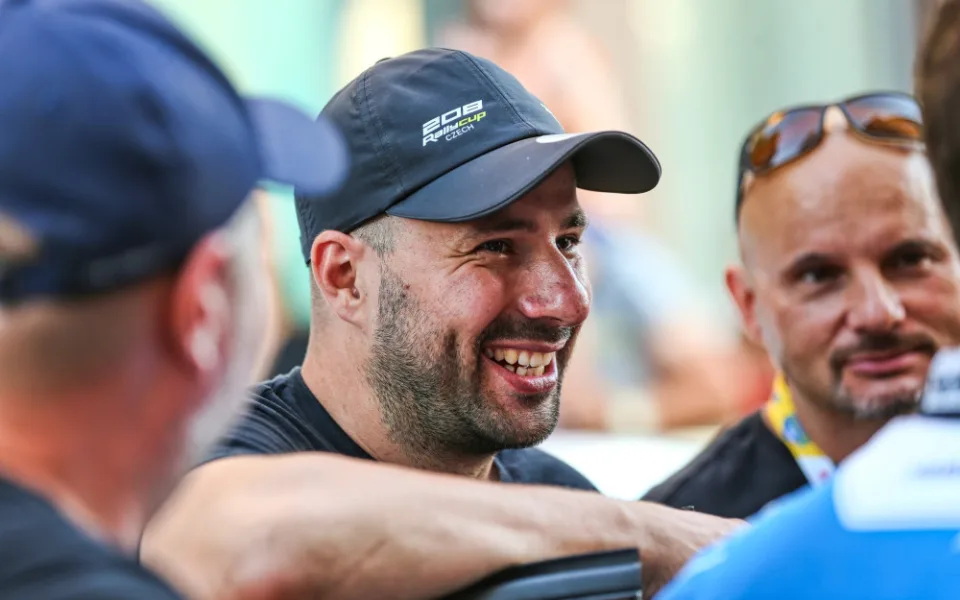 Jeden ujetý kilometr nás vyjde na tisíc korun. Je potřeba někdy zvolnit a jet hlavou, říká závodník David Štefan