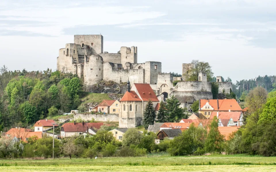 Šumavské hrady Rabí, Kašperk a Velhartice připravily na víkend prohlídky bez jmen a letopočtů