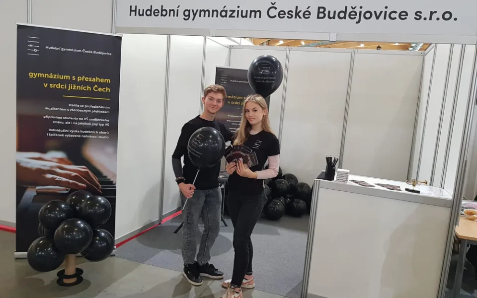 Hudební gymnázium České Budějovice nabízí studentům jedinečnou kombinaci hudby a studia
