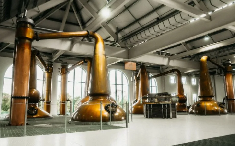 Samozřejmě nemůžete vynechat prohlídku palírny Tullamore DEW. Ta je postavená nově a stojí za návštěvu