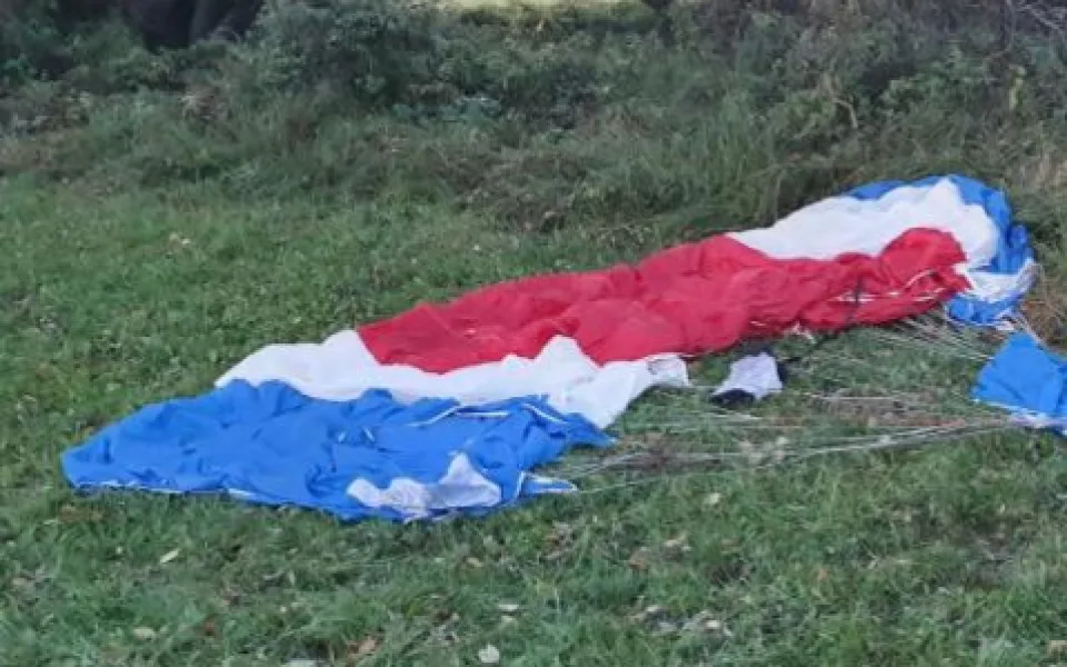 Na jihu Čech zemřel parašutista. Zraněním podlehl před příjezdem lékařů