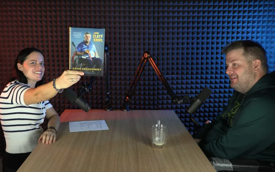 Dva paralympijští vítězové, zakladatel pražírny Kmen nebo pyrotechnici z EOD týmu – to jsou hosté Podcastu na Okružní