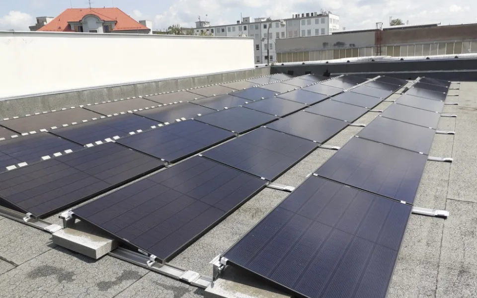 Odborníci na VŠTE poradí jak na fotovoltaiku, aby nedocházelo k defektům střech