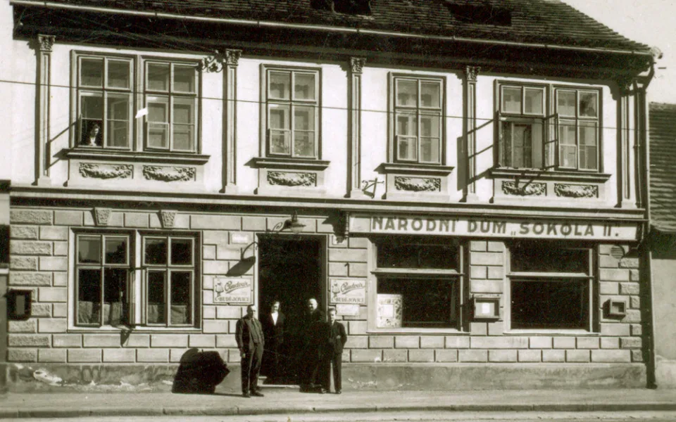 DRBNA HISTORIČKA: Národní dům Sokola II stál vedle biografu