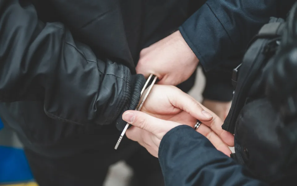 Policie dopadla podvodníka, který prodával na internetu elektroniku. Hrozí mu až pět let vězení