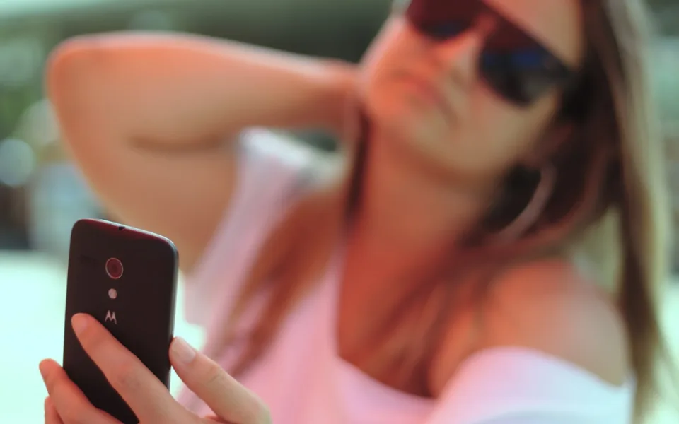 Přes internet poslali své intimní fotografie a videa. Případy končily vydíráním