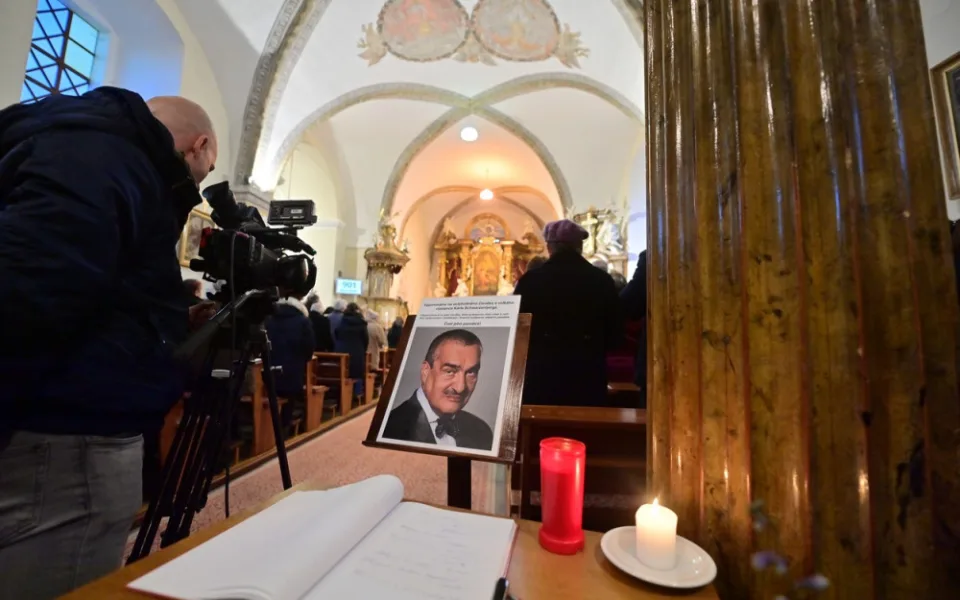 Na bohoslužbu věnovanou Schwarzenbergovi přišly v Čimelicích desítky lidí