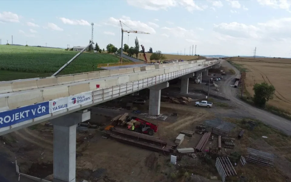 Nové úseky dálnice D4 jsou hotové ze dvou třetin, zklidní se doprava v Milíně