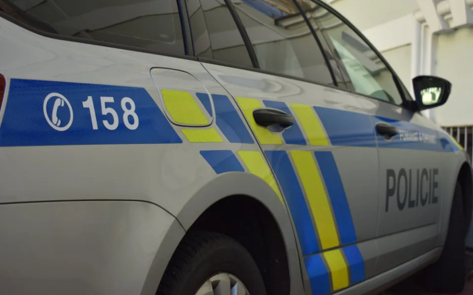 Policisté evakuovali 30 lidí kvůli nahlášené bombě u sportovní haly