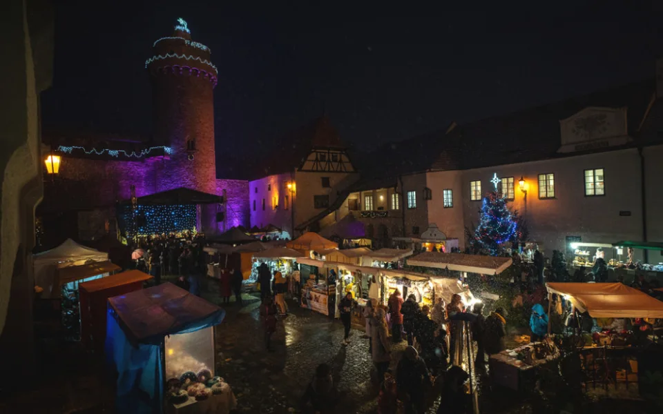 Adventní trhy pod Rumpálem krátí čekání na Vánoce