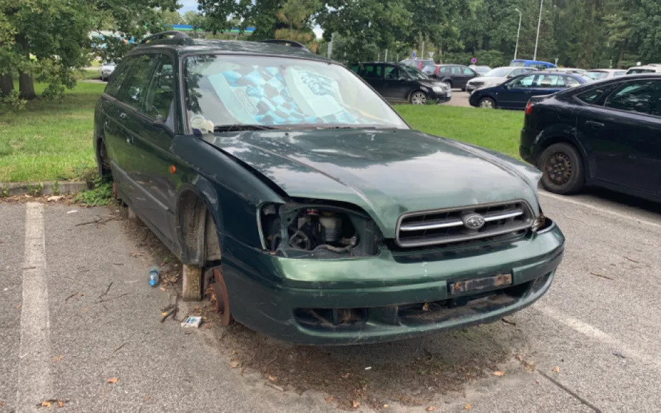 Město bude znovu prodávat autovraky. Vystaví je v areálu dopravního podniku