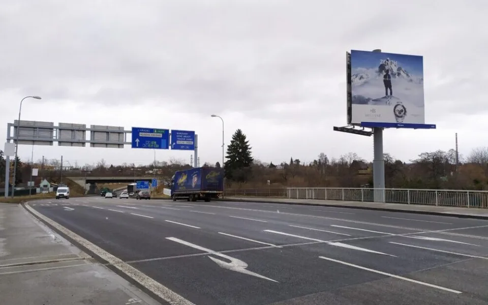 Stavební práce omezí dopravu v ulici Generála Píky. Po opravě mostu se objevily závady