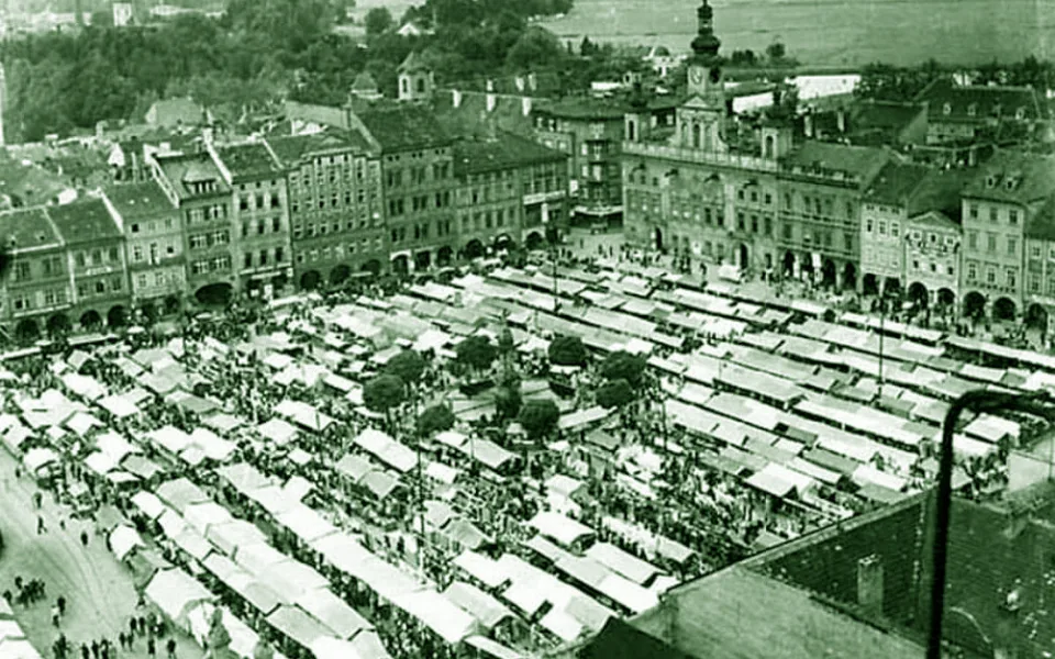 DRBNA HISTORIČKA: Na budějckém náměstí byly v době trhů stovky stánků