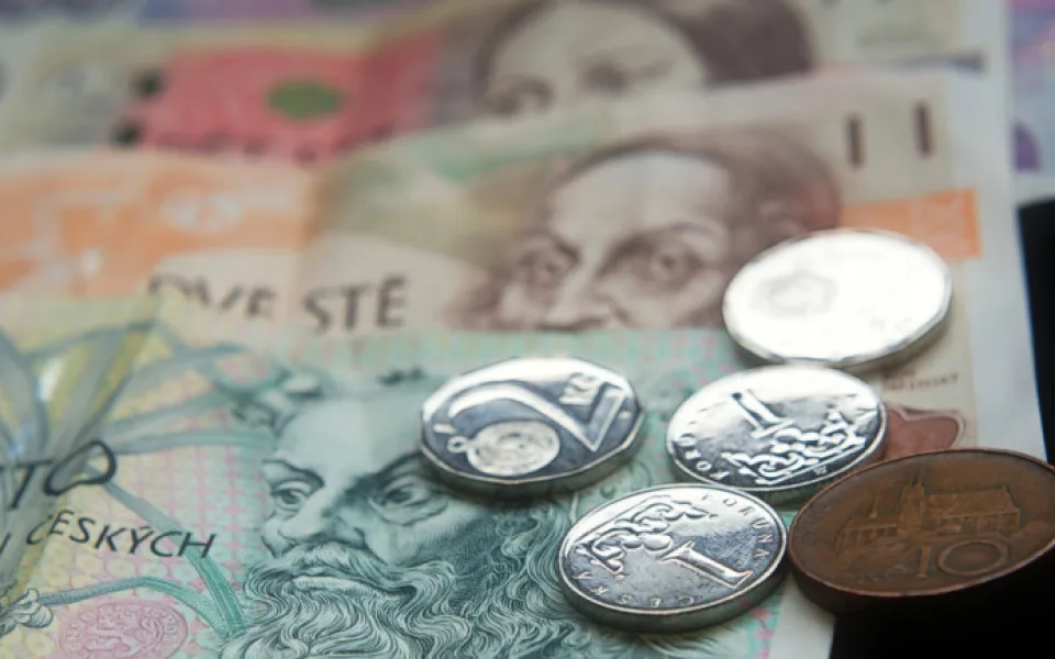 Průměrná mzda v Česku ve třetím čtvrtletí reálně klesla, říkají analytici
