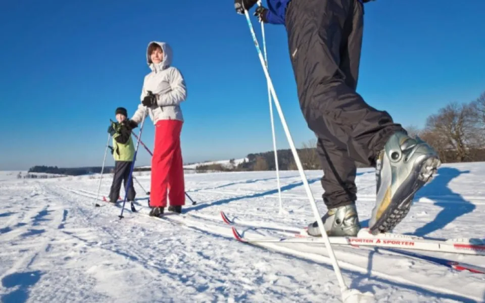 Kolem lipenského jezera je pro běžkaře upravených přes 100 kilometrů tras