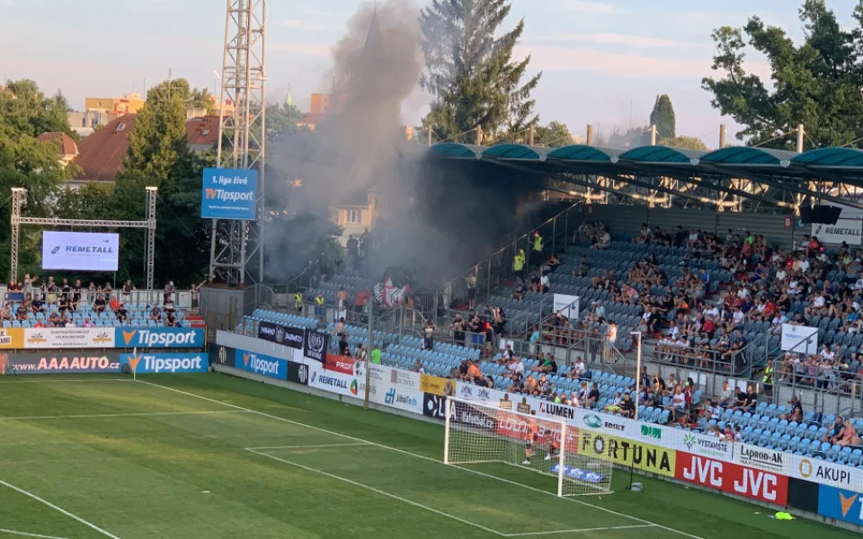 Kotel Dynama při utkání s Viktorií Plzeň 13. srpna v Českých Budějovicích.