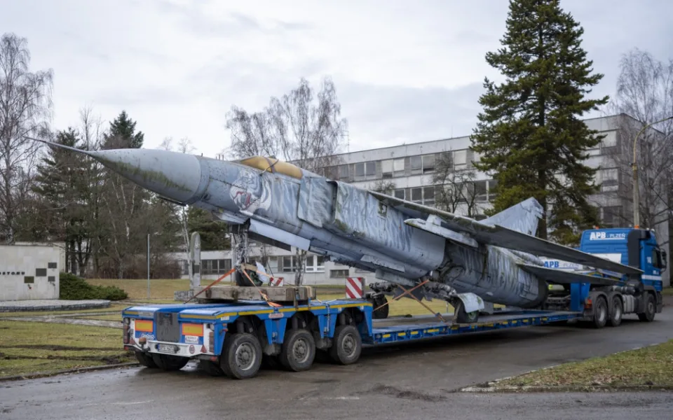 Jihočeské letiště nemá zájem o stíhačku MiG-23, která stála u vjezdu do areálu