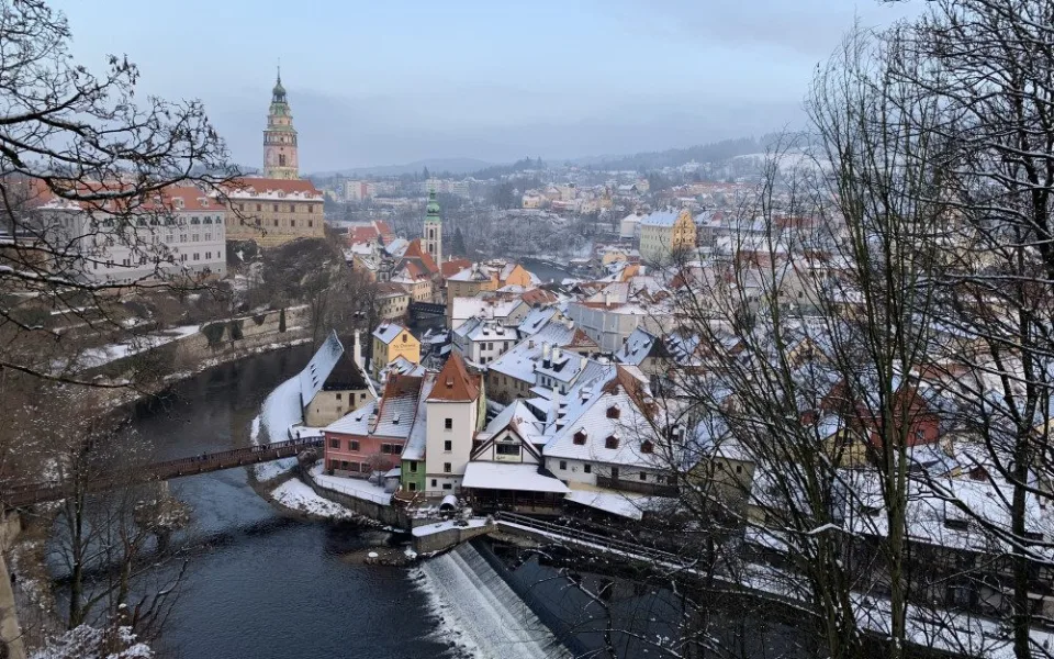Policie vyšetřuje možný podvod ohledně sbírky ilustrací, kterou koupil Český Krumlov