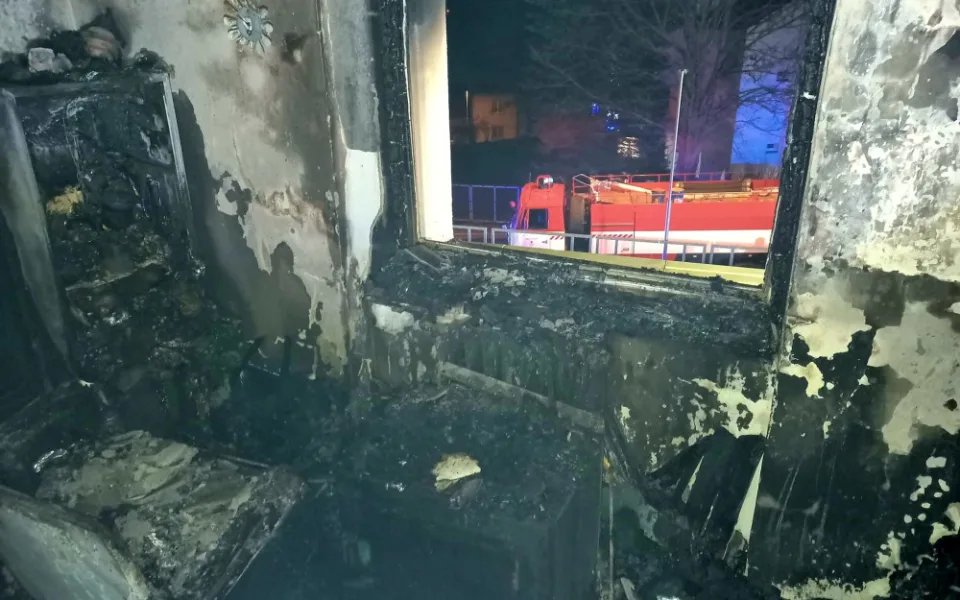 Ve Větřní hořel dům s pečovatelskou službou. Záchranáři ošetřili devět lidí