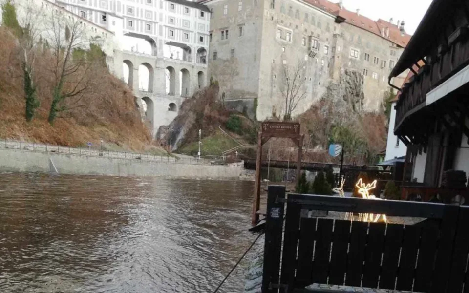 Meteorologové zvýšili výstrahu před intenzivním deštěm. Platí také povodňová pohotovost
