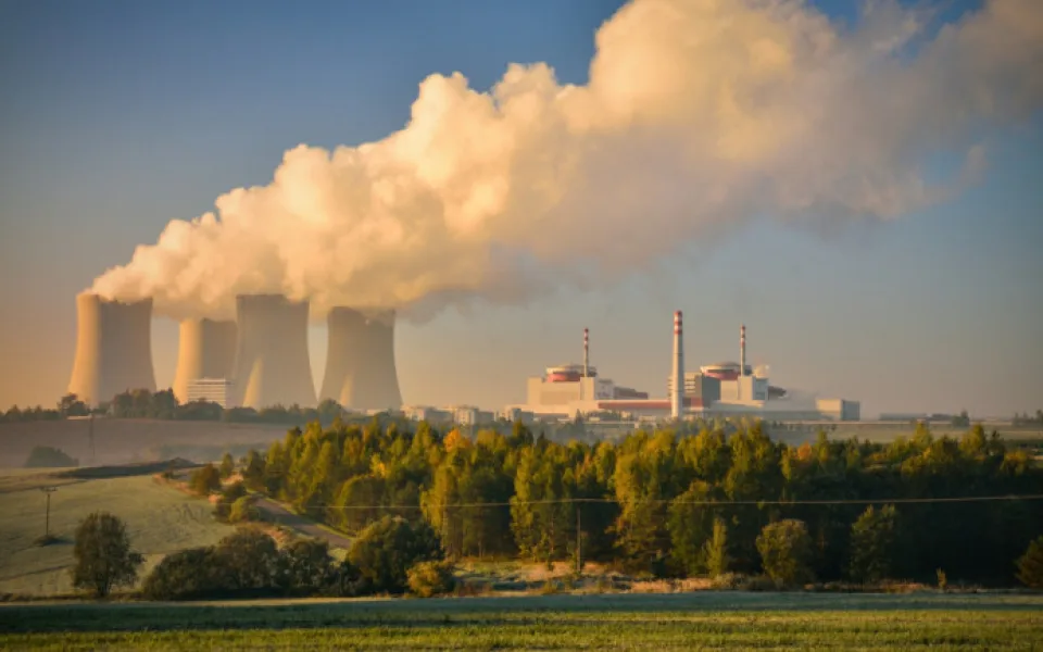 Jaderné elektrárny Dukovany a Temelín měly loni nižší výrobu kvůli modernizaci