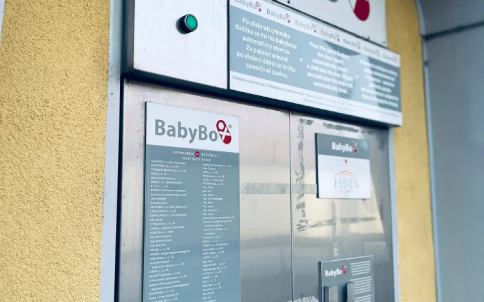 Do babyboxu v Budějcích někdo odložil novorozenou holčičku