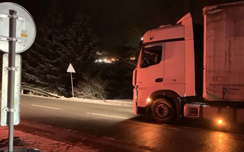 Hraniční přechod z Česka do Německa je neprůjezdný. Uzavřeli ho farmáři