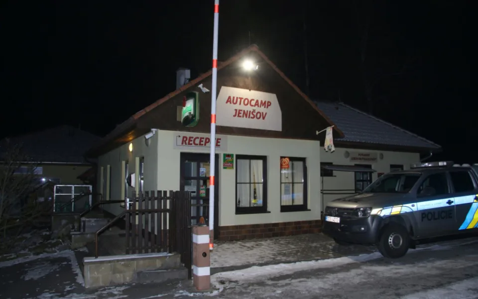 Zloděj vykradl restauraci na Lipensku. V lese ho našel policejní pes