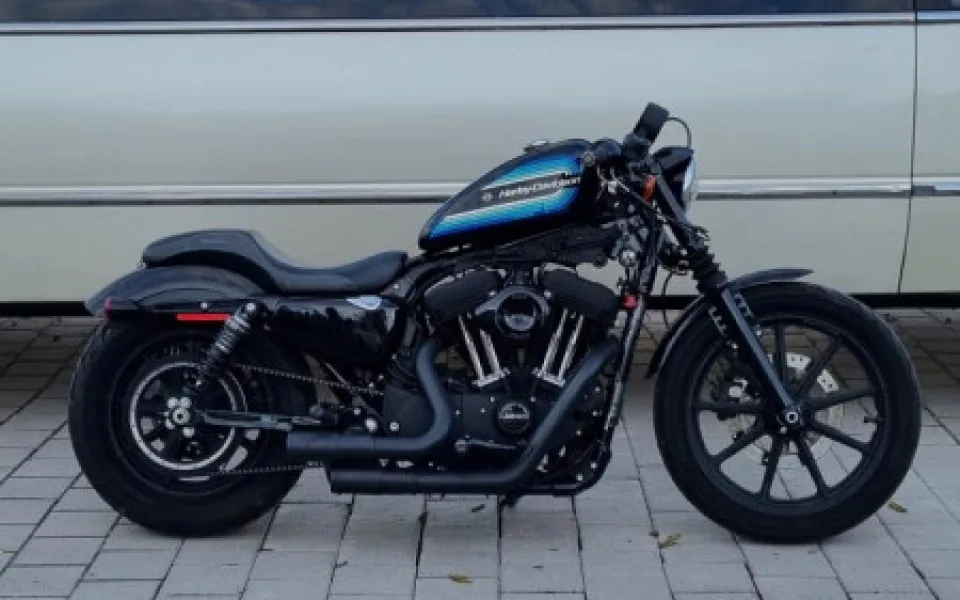 Zloděj ukradl motorku Harley Davidson za 400 tisíc korun. Hledá ho policie